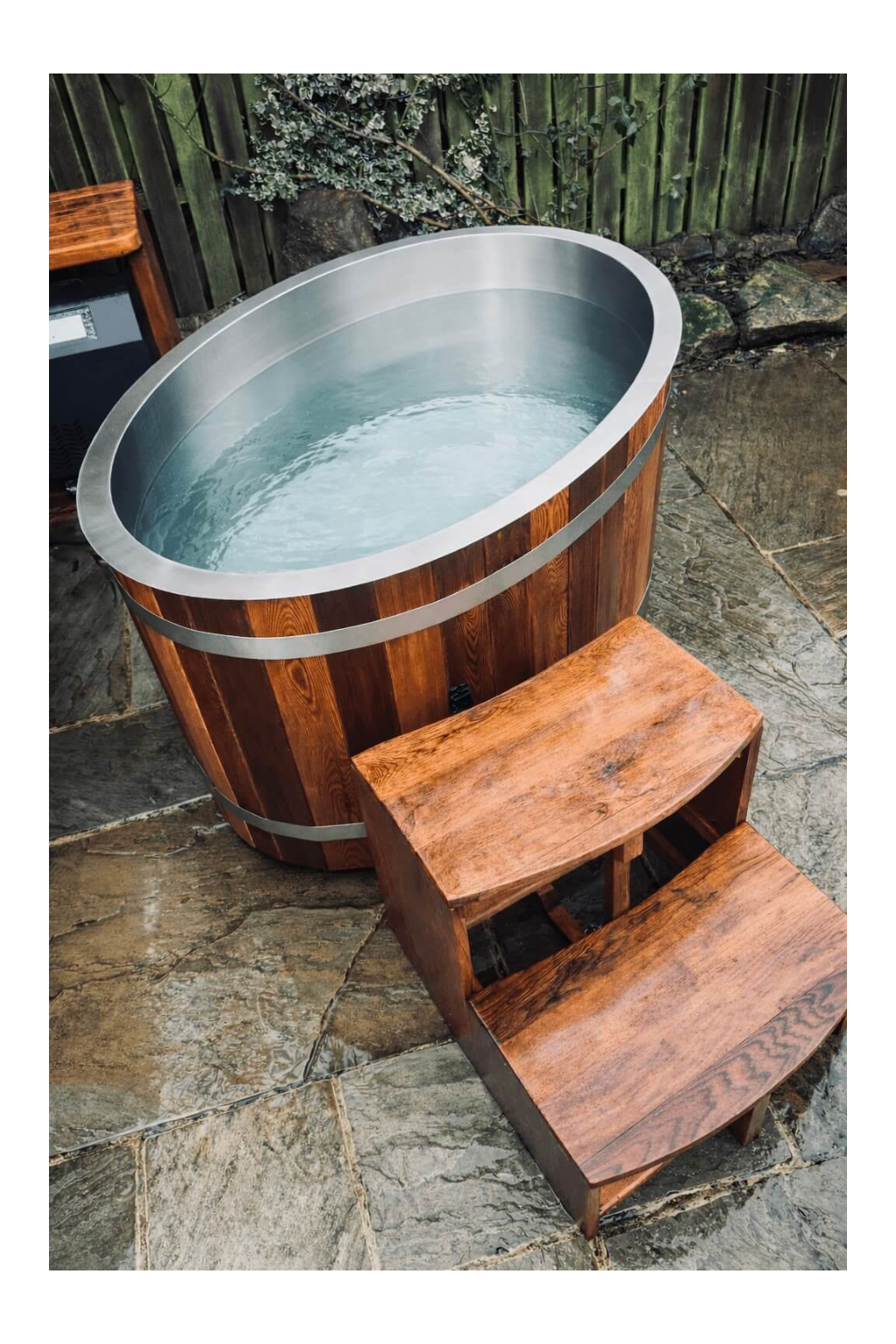 KOVE Oval Cedar Ice Bath – Reclined Cold Plunge